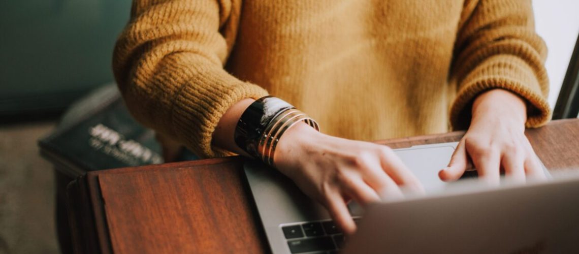 christin-hume-Hcfwew744z4-unsplash online management course